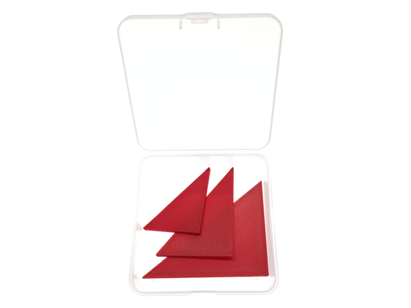 Бордовая пластиковая головоломка Три треугольника в коробке